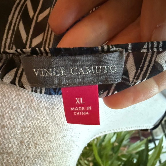 Vince Camuto, ladies XL chiffon batwing top NWOT geometrical design - Picture 11 of 15